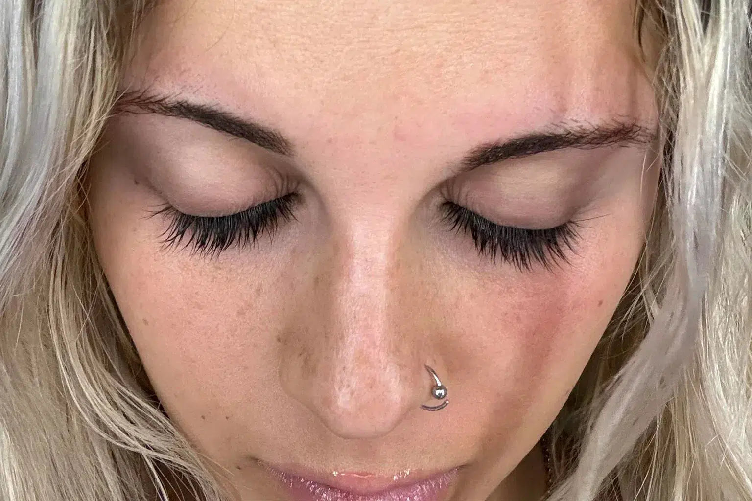 Lashy Cosmetics customer results with visibly thicker and longer eyelashes after using the Eyelash Serum.